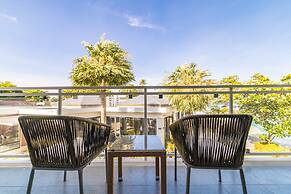 BJ Beachfront Hotel
