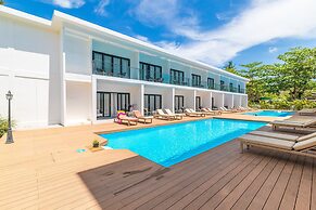 BJ Beachfront Hotel