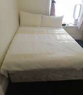 Room-charming Bradford Room to Rent With