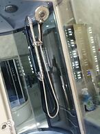 Room-charming Bradford Room to Rent With