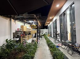 HOMESTAY HALONA