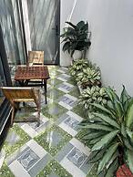 HOMESTAY HALONA