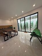 HOMESTAY HALONA