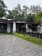 HOMESTAY HALONA