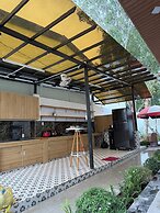 HOMESTAY HALONA