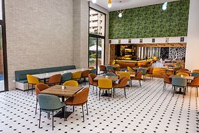 Le Grove Hotel