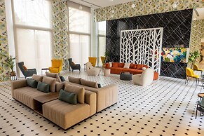 Le Grove Hotel