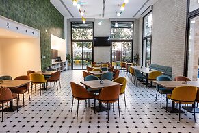 Le Grove Hotel