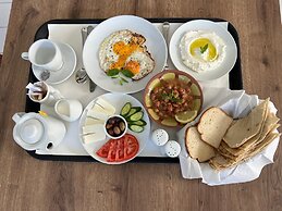 Le Grove Hotel