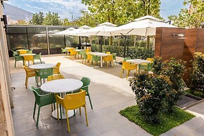 Le Grove Hotel