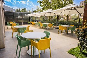Le Grove Hotel