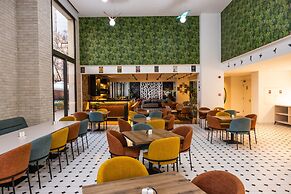Le Grove Hotel