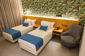 Le Grove Hotel
