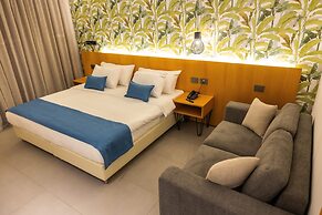 Le Grove Hotel