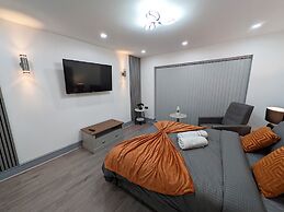 Spacious and Comfortable Modern Rooms