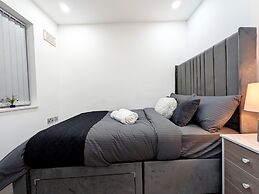 Spacious and Comfortable Modern Rooms