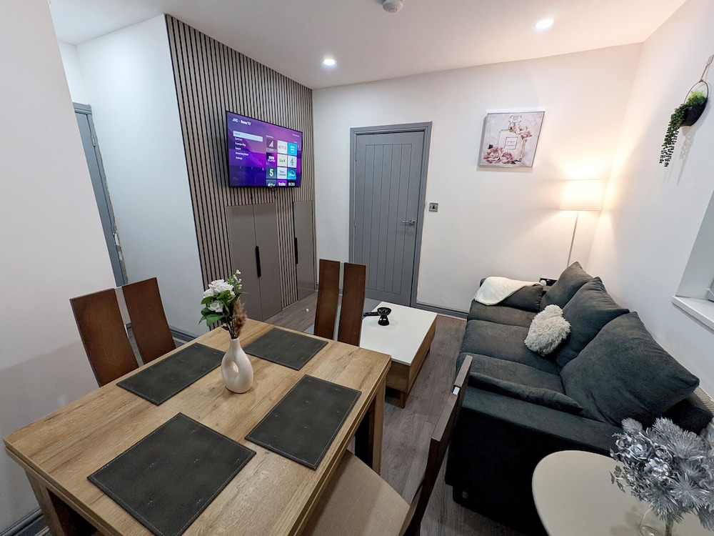 Spacious and Comfortable Modern Rooms