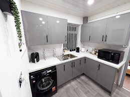 Spacious and Comfortable Modern Rooms