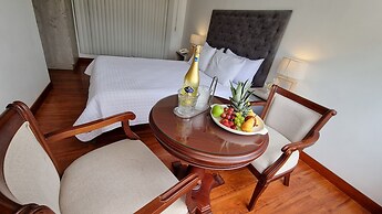 Sanchz Aqua Lounge Hotel by Chat Noir