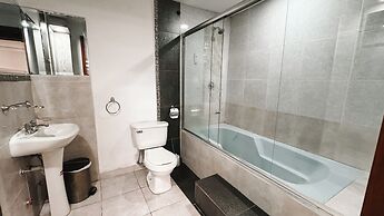 Sanchz Aqua Lounge Hotel by Chat Noir