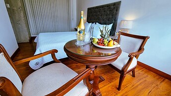 Sanchz Aqua Lounge Hotel by Chat Noir