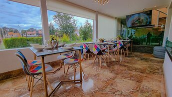 Sanchz Aqua Lounge Hotel by Chat Noir