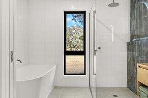 Warrawindi Escapes