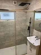Room-king Bed With Shared Bath