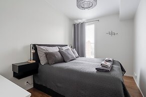 Luxurious 1BR Penthouse with Balcony