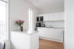 Luxurious 1BR Penthouse with Balcony