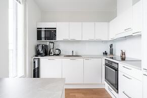 Luxurious 1BR Penthouse with Balcony
