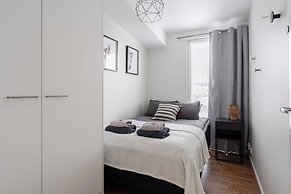 Luxurious 1BR Penthouse with Balcony
