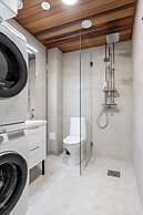 Luxurious 1BR Penthouse with Balcony