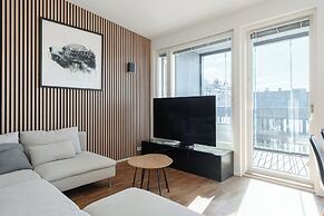 Luxurious 1BR Penthouse with Balcony