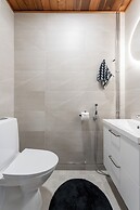 Luxurious 1BR Penthouse with Balcony