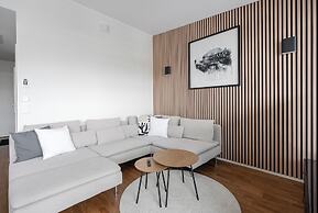 Luxurious 1BR Penthouse with Balcony