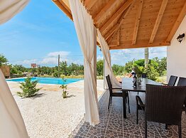Vila Nira Radonić
