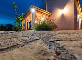 Vila Nira Radonić