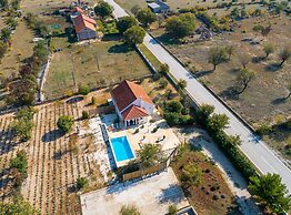 Vila Nira Radonić