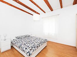 Vila Nira Radonić