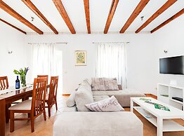 Vila Nira Radonić