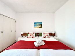 Albufeira Skylight 2 by Homing