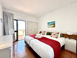 Albufeira Skylight 2 by Homing