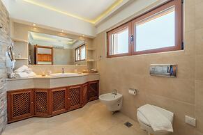 Arte Pefki Beachfront Suites