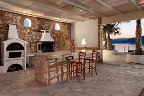 Arte Pefki Beachfront Suites