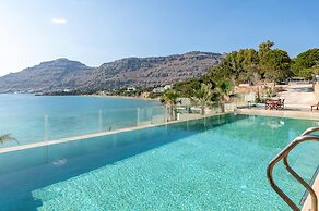 Arte Pefki Beachfront Suites