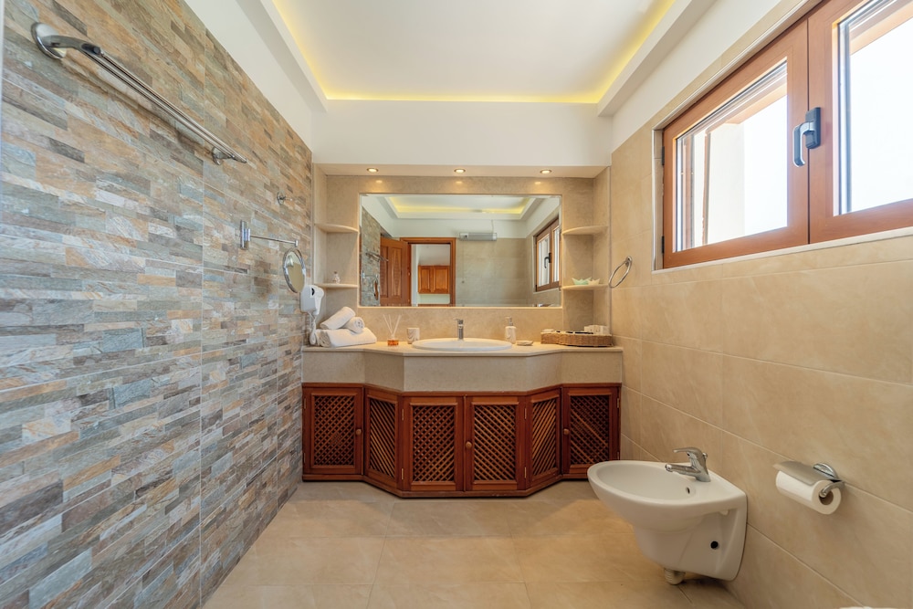 Arte Pefki Beachfront Suites