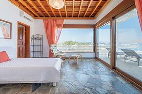 Arte Pefki Beachfront Suites