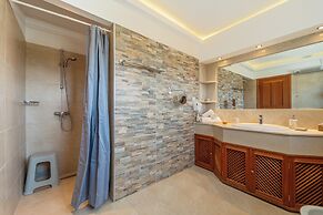 Arte Pefki Beachfront Suites