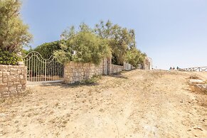 Belvedere - Seafront Apartment - 3 Places
